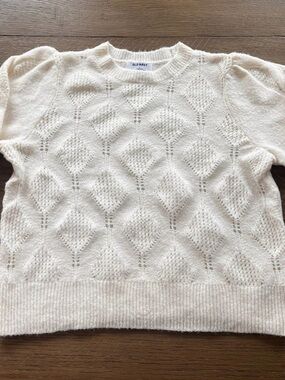 Old Navy Cream Textured Diamond Crewneck Sweater